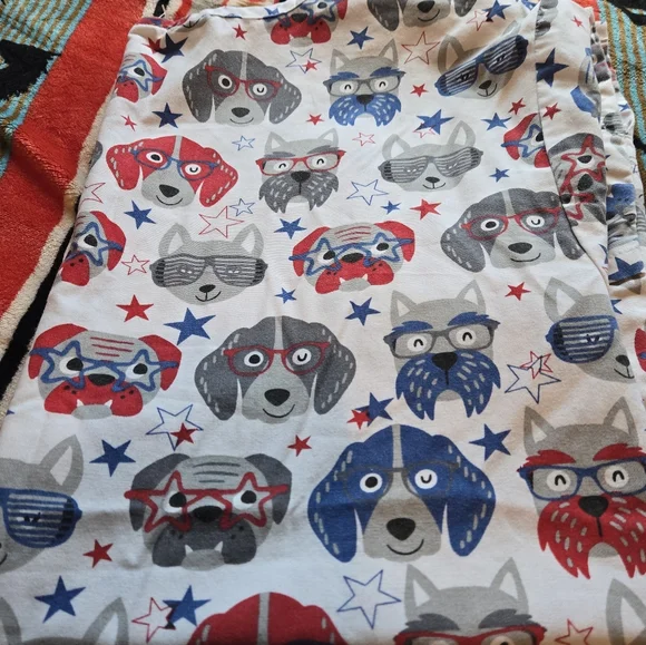 Ua scrub top size s with dogs - Picture 7 of 8